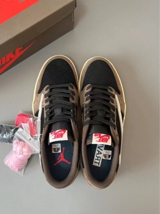 Travis Scott x Air Jordan 1 Retro Low OG  Mocha main image 9